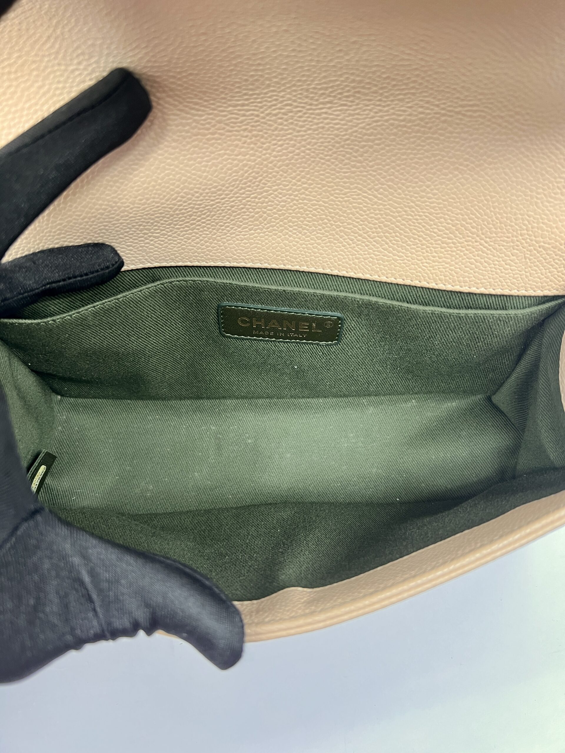 Boy 25 Beige Caviar