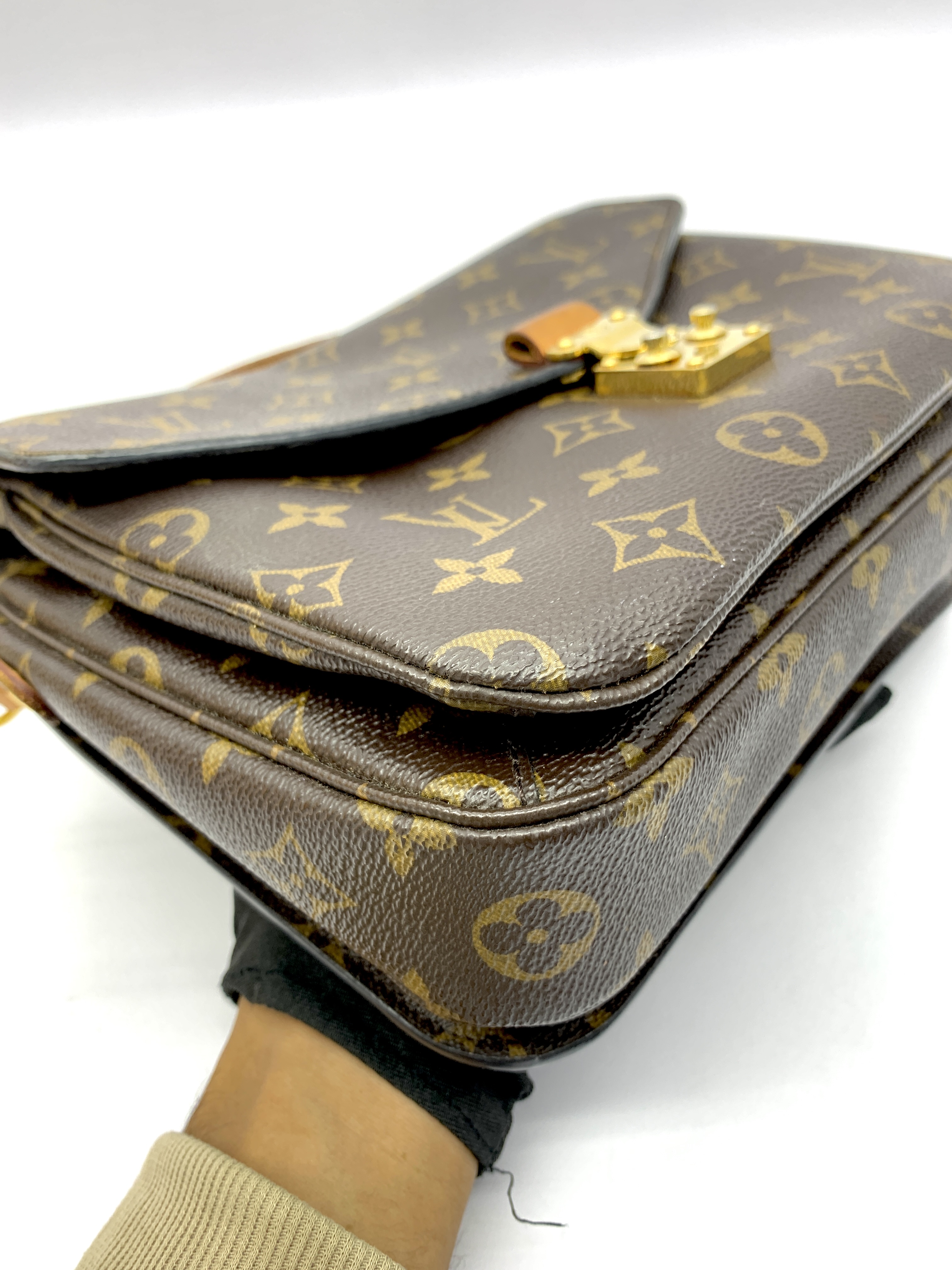 Metis MM Monogram